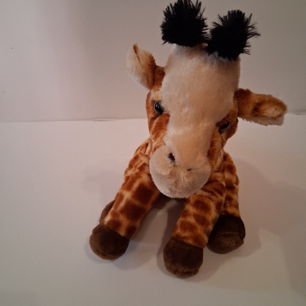 Destination Nation Stuffed Animal Giraffe - Picture 3 of 9